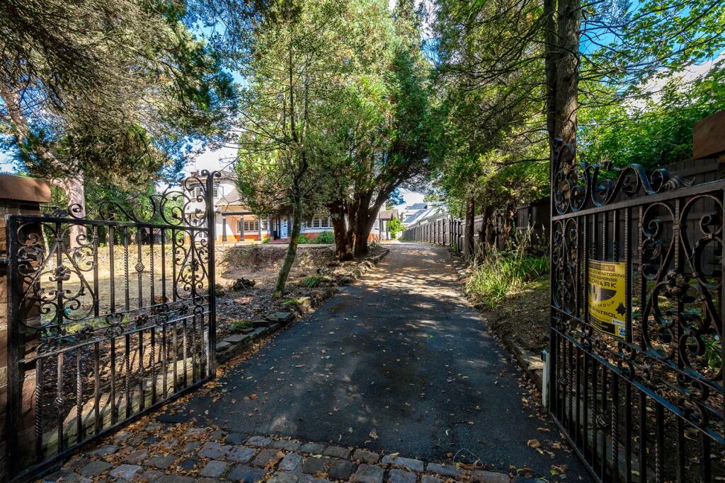 6 bedroom detached house for sale in Bankhall Lane, Hale, WA15